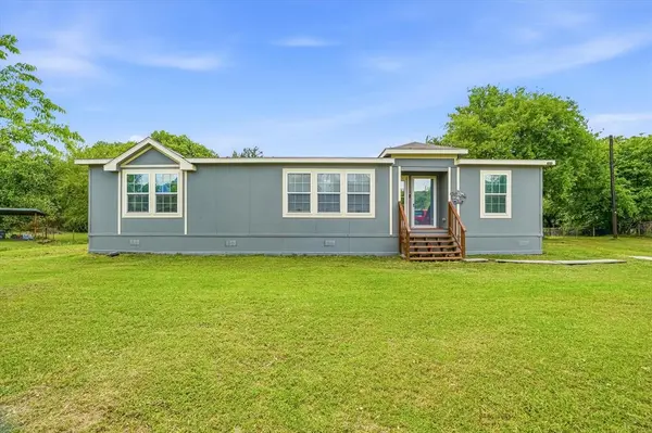 8305 Bluebonnet Circle, Alvarado, TX 76009