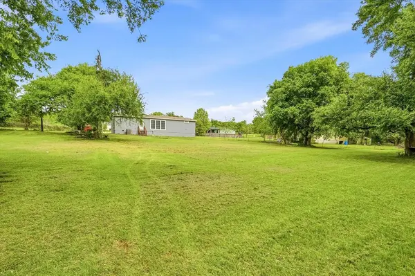 8305 Bluebonnet Circle, Alvarado, TX 76009