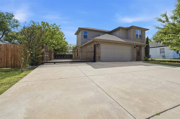 637 S Redford Lane, White Settlement, TX 76108