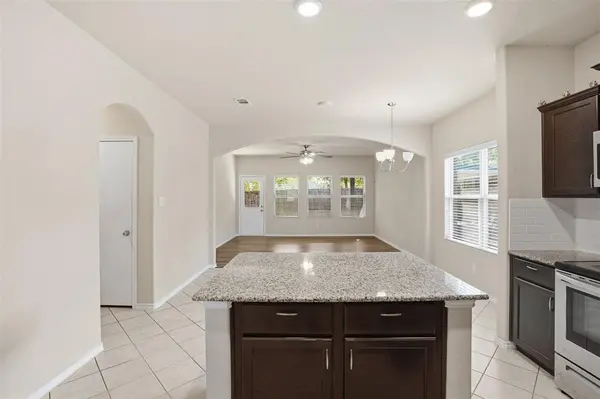 637 S Redford Lane, White Settlement, TX 76108