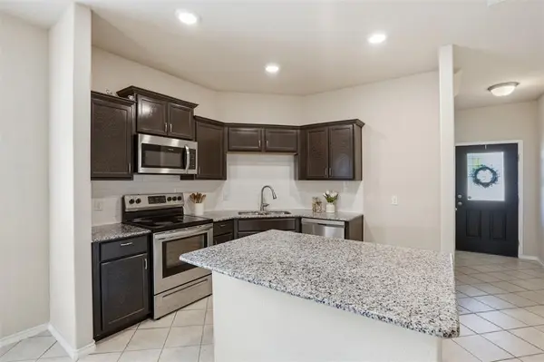 637 S Redford Lane, White Settlement, TX 76108