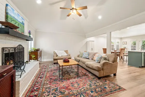 6616 High Lawn Terrace, Watauga, TX 76148