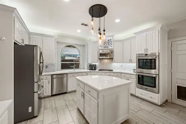 3036 Creekview Drive, Grapevine, TX 76051