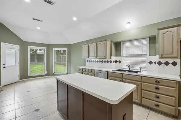 8637 Madison Drive, North Richland Hills, TX 76182