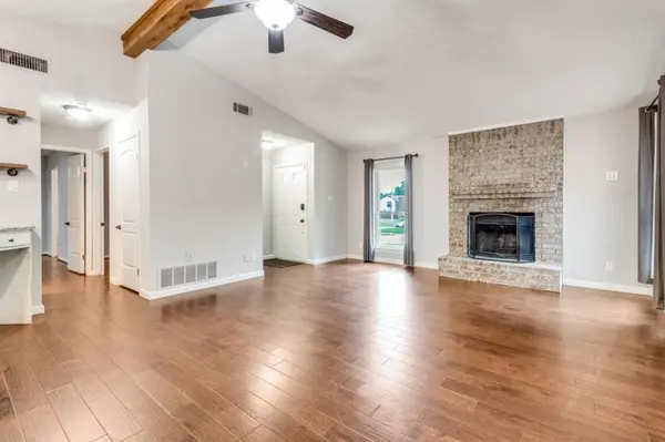 1041 S Riverside Drive, Grapevine, TX 76051