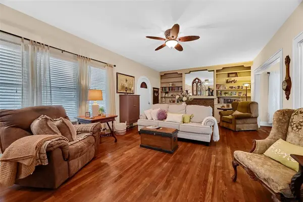 706 N Woods Street, Sherman, TX 75092