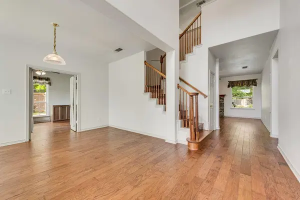 2400 Summer Glen Court, Arlington, TX 76001