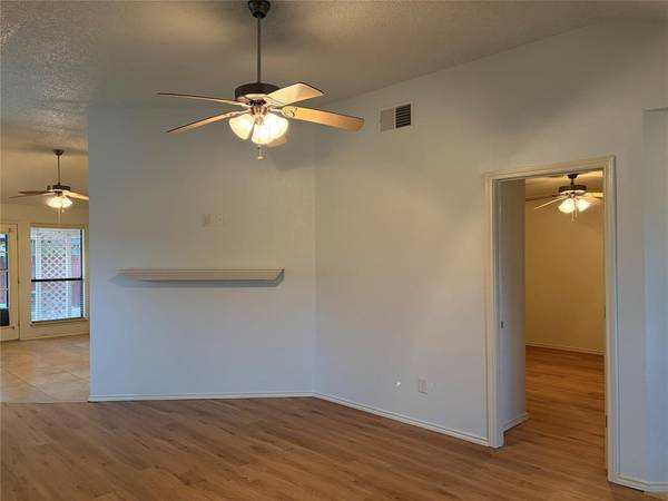 2428 Chestnut Way, Bedford, TX 76022