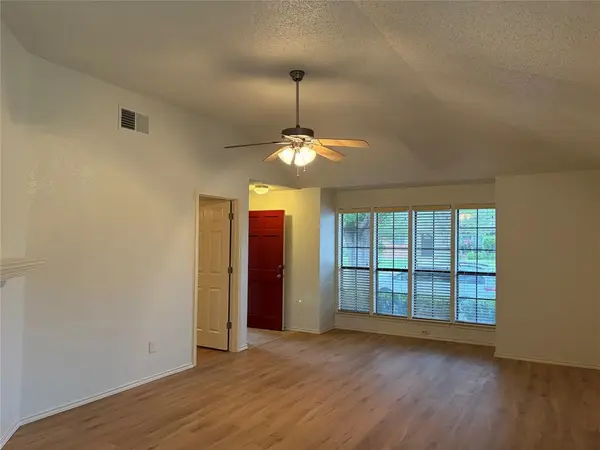 2428 Chestnut Way, Bedford, TX 76022