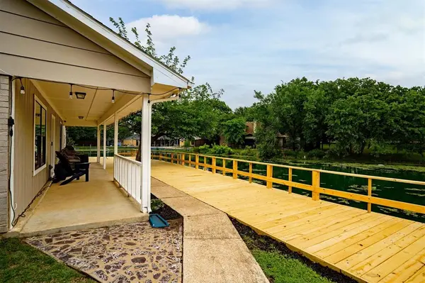 528 Addison Street, Lake Dallas, TX 75065