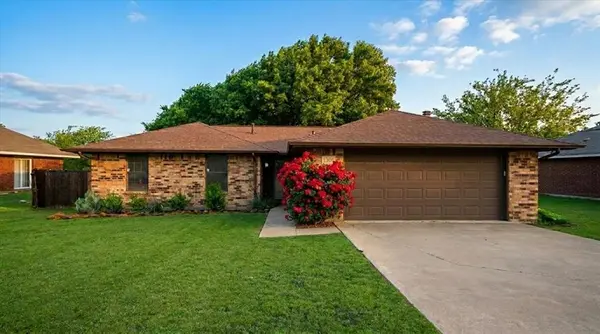 504 Bluebird Lane, Red Oak, TX 75154