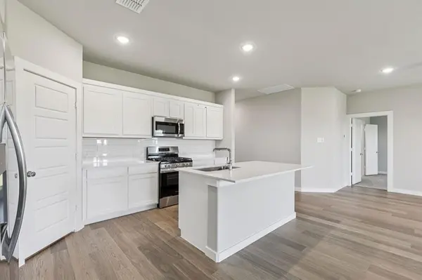 909 Mossy Oak Drive, Alvarado, TX 76009