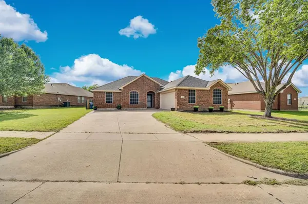 313 Shadow Bend Drive, Red Oak, TX 75154