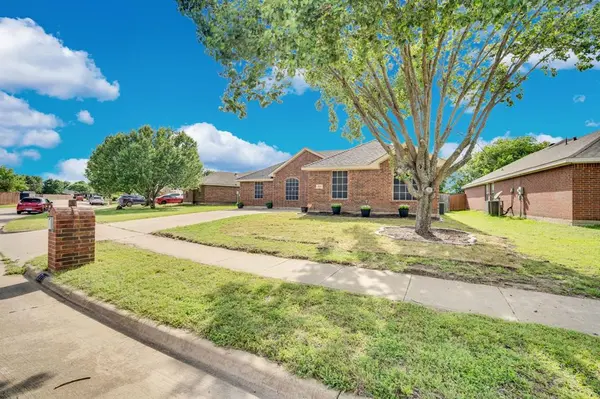 313 Shadow Bend Drive, Red Oak, TX 75154