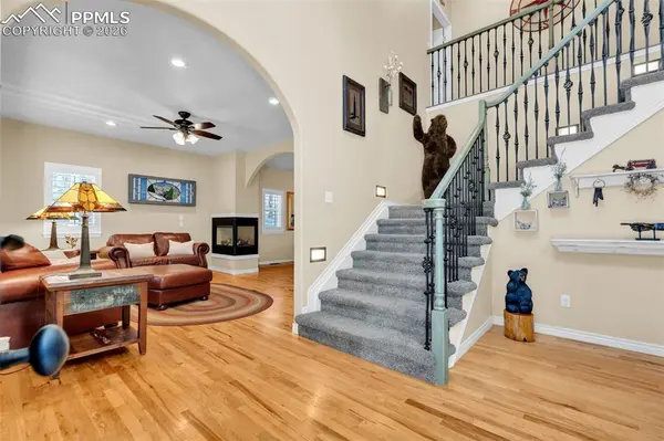 4745 Cheyenne DR, Larkspur, CO 80118