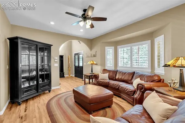 4745 Cheyenne DR, Larkspur, CO 80118