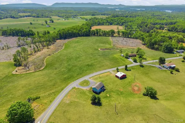 1147 Hickory Cove LN, Moneta, VA 24121