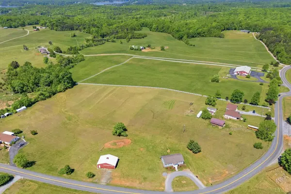 1147 Hickory Cove LN, Moneta, VA 24121