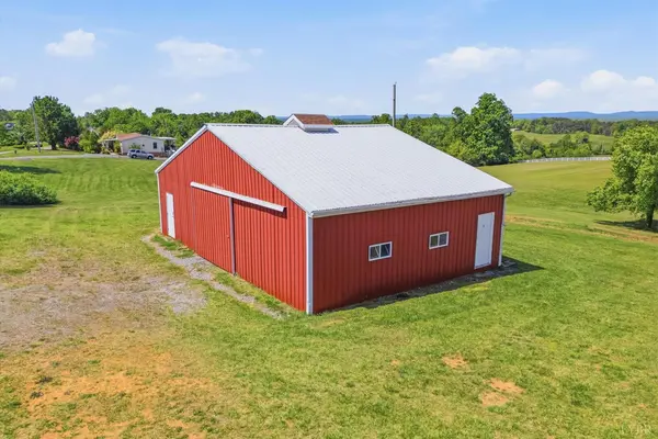 1147 Hickory Cove LN, Moneta, VA 24121