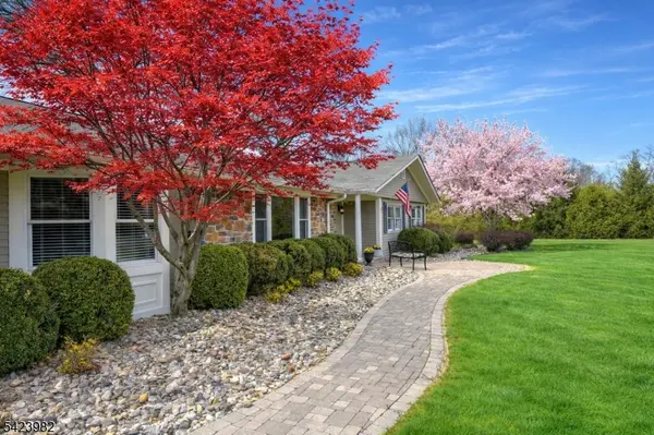 1 DEMOTT DR, Readington Twp., NJ 08889