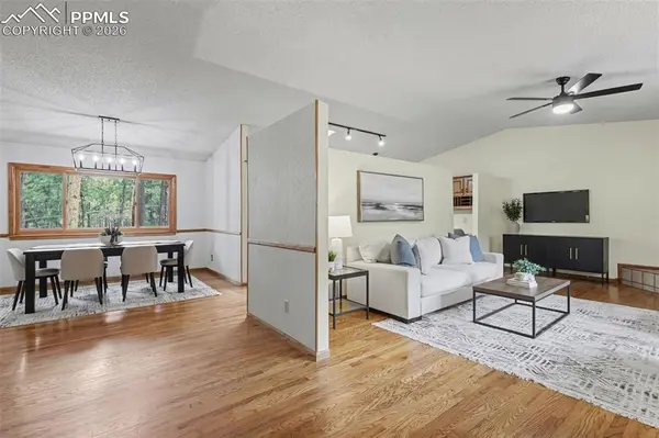 1060 Pleasant View LN, Colorado Springs, CO 80921