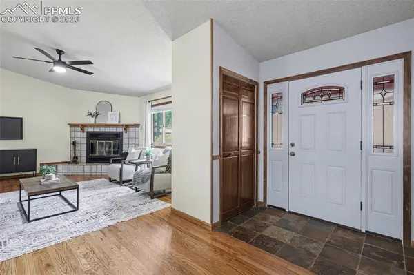 1060 Pleasant View LN, Colorado Springs, CO 80921