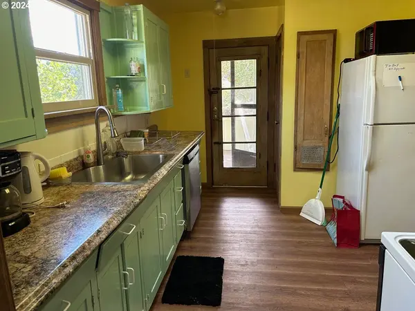 2080 RIVERVIEW ST, Eugene, OR 97403