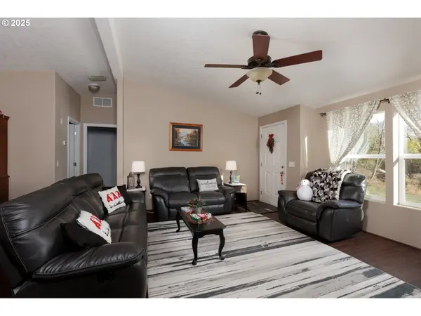 252 BLACKLEDGE RD, Carson, WA 98610