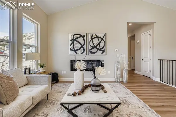 2011 Grayside CIR, Castle Rock, CO 80109