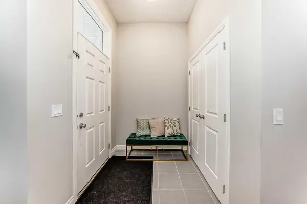 62 Nolanfield HTS NW, Calgary, AB T3R 0M2