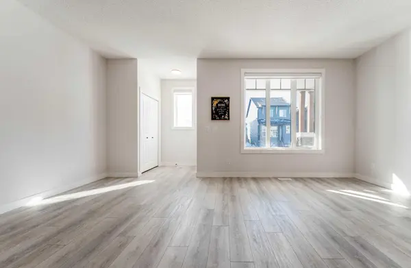 540 Chinook Winds Garden SW, Airdrie, AB T4B 5J6