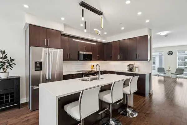 3802 Parkhill PL SW #1, Calgary, AB T2S2W7