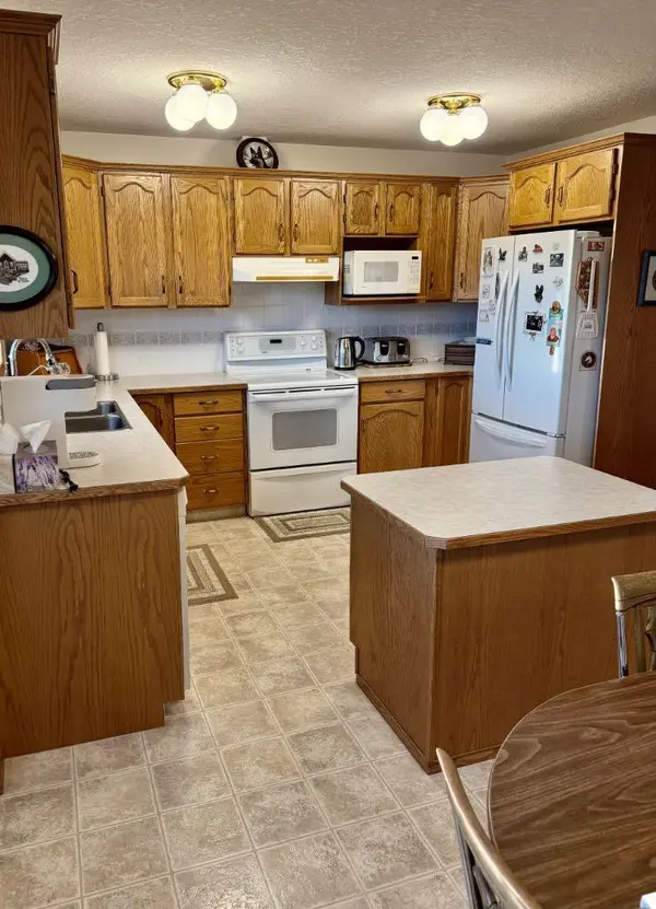 915 Highland Green DR NW, High River, AB T1V 1V8