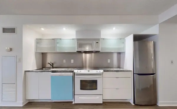 4k Spadina AVE #228, Toronto C01, ON M5V 3Y7