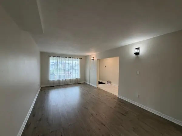 5 Sonmore DR, Toronto E07, ON M1S 1X3