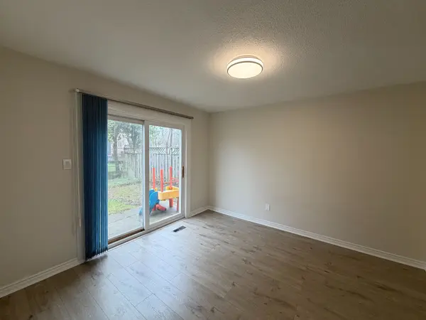 5 Sonmore DR, Toronto E07, ON M1S 1X3