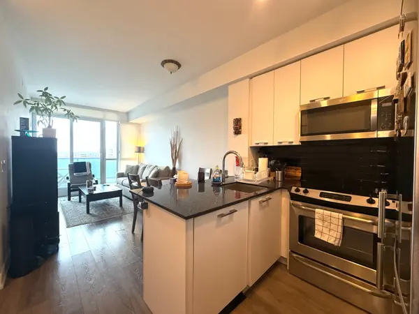 9471 Yonge ST #808, Richmond Hill, ON L4C 0Z5