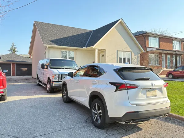 25 Burlingame RD, Toronto W06, ON M8W 1Y7