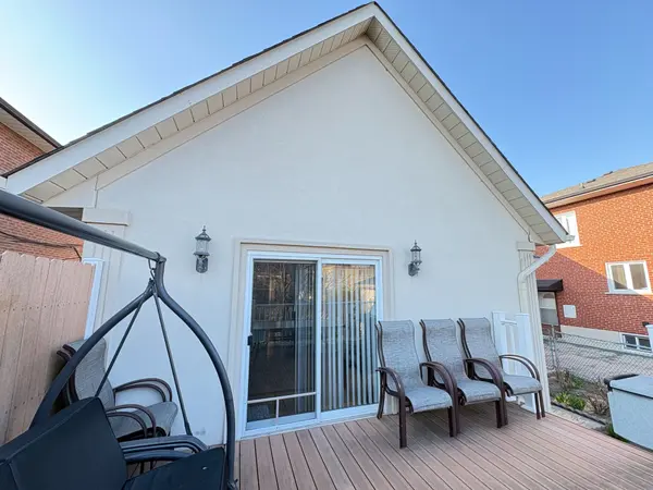 25 Burlingame RD, Toronto W06, ON M8W 1Y7