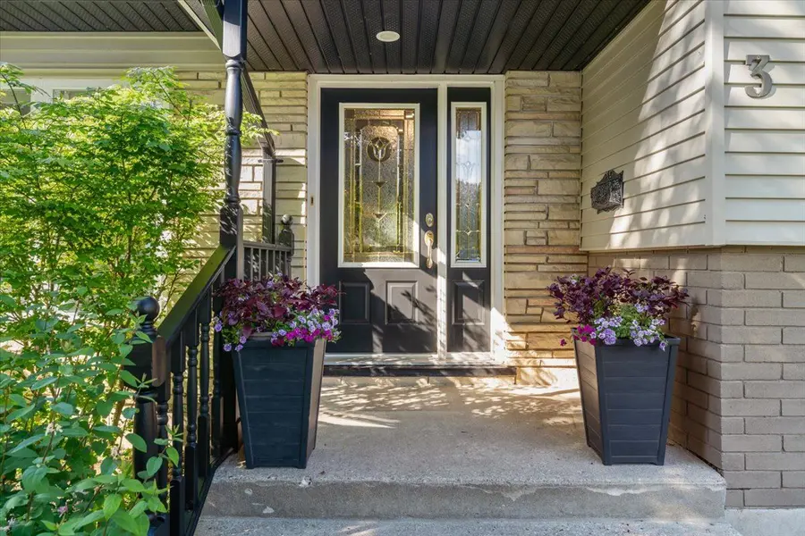 3 Scotia AVE, Brantford, ON N3R 5P9