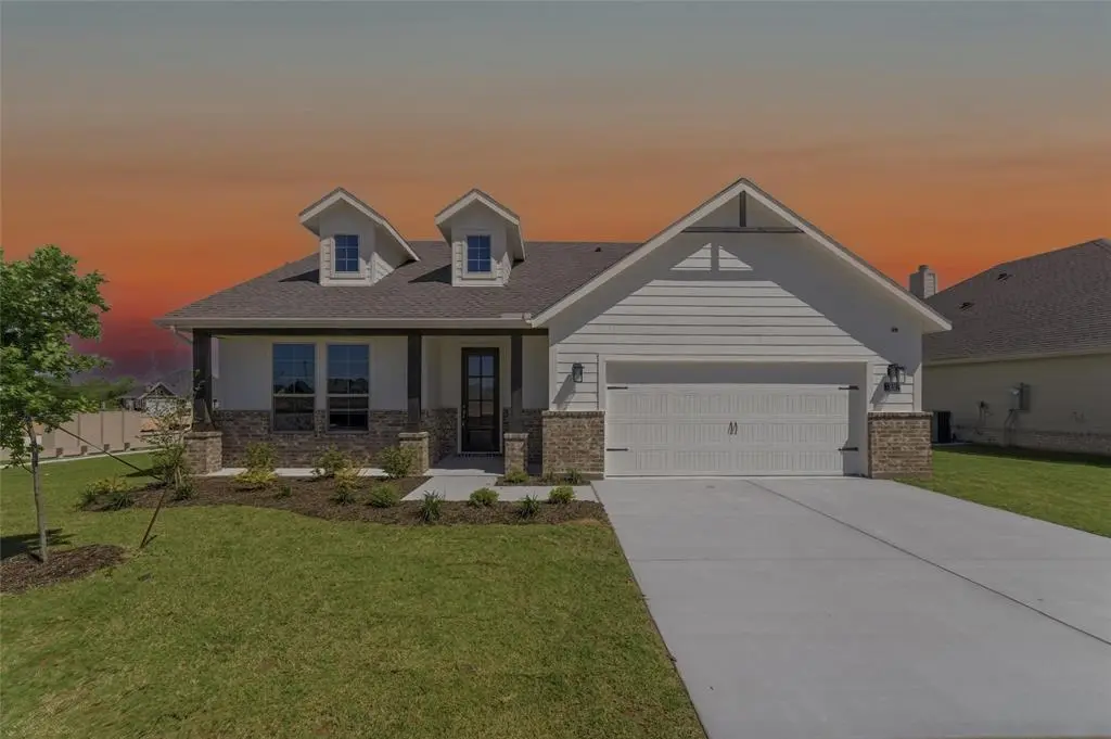 1221 Sabine River Lane, Springtown, TX 76082