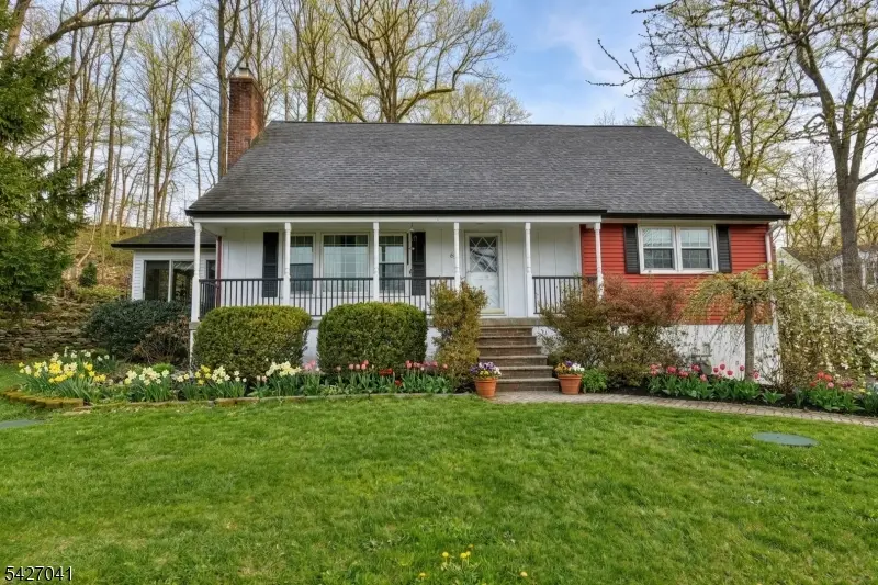 60 Highland Rd, Bloomingdale Boro, NJ 07403