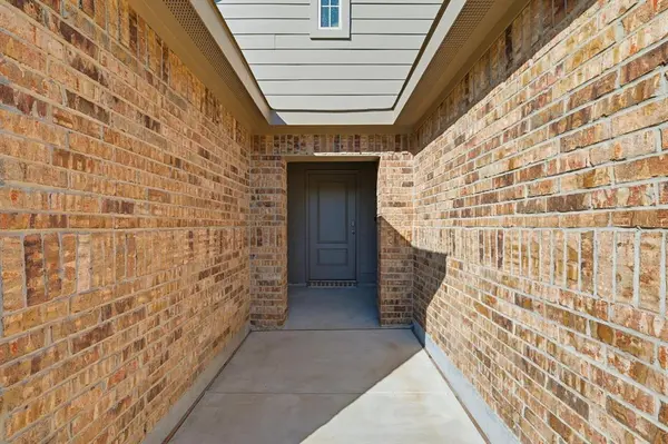 9521 Golden Summit Drive, Fort Worth, TX 76131