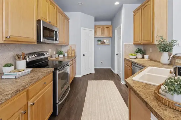 1825 Brookview Drive, Carrollton, TX 75007