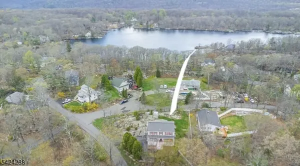 8 Papoose Trl, Hopatcong Boro, NJ 07821