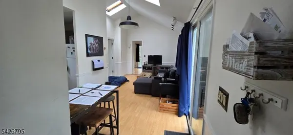 5 Geneva Trl, Hopatcong Boro, NJ 07843