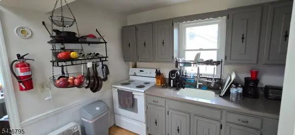 5 Geneva Trl, Hopatcong Boro, NJ 07843