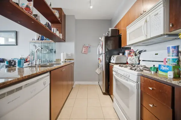 10 Navy Warf CT #2107, Toronto C01, ON M5V 3V2