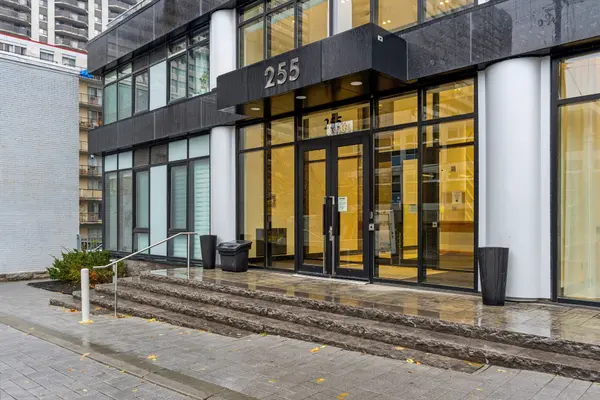 255 Bay ST #302, Ottawa Centre, ON K1R 0C5