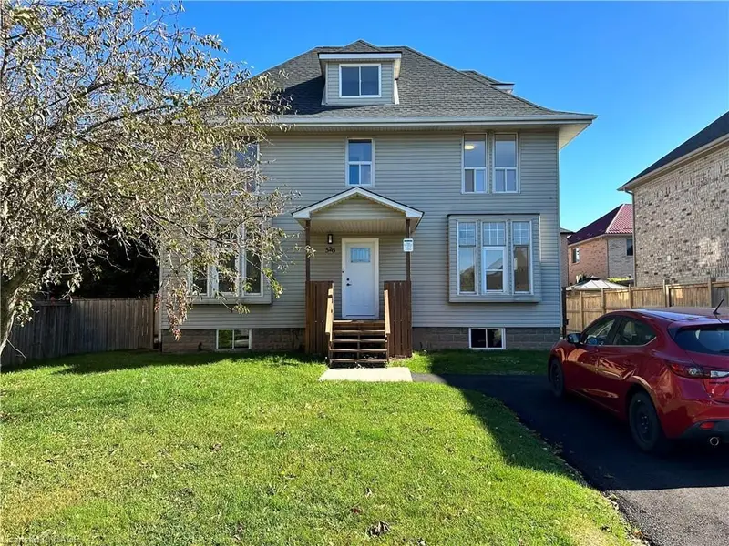 526 Fifty RD #Upper, Hamilton, ON L8E 5T4